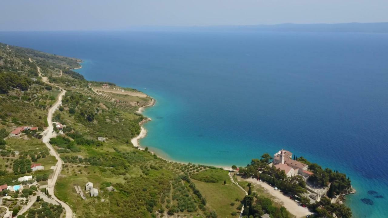 Apartments Sara Бол Екстериор снимка