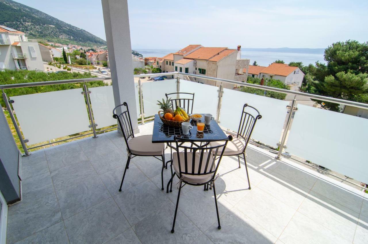 Apartments Sara Бол Екстериор снимка