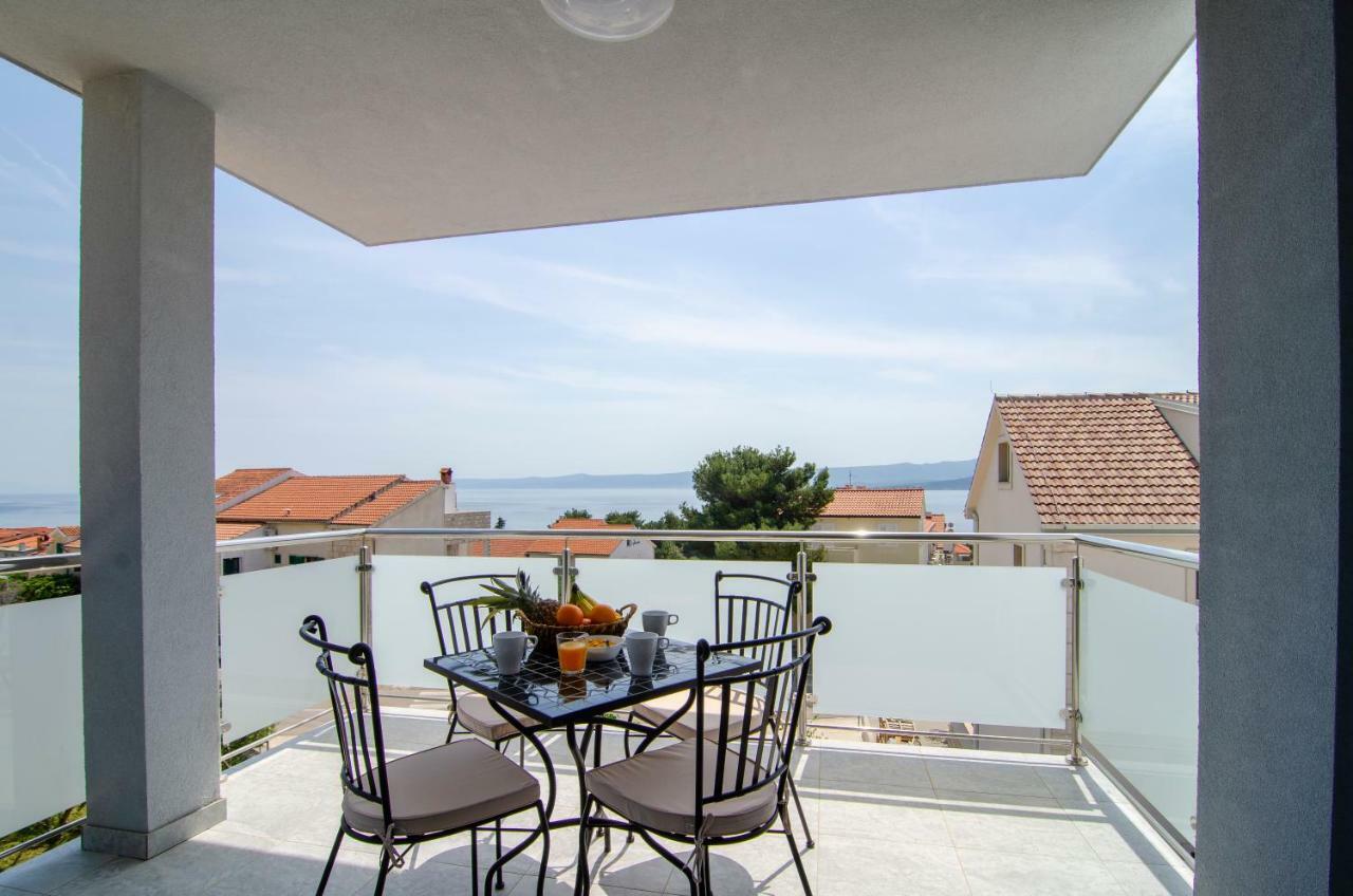 Apartments Sara Бол Екстериор снимка