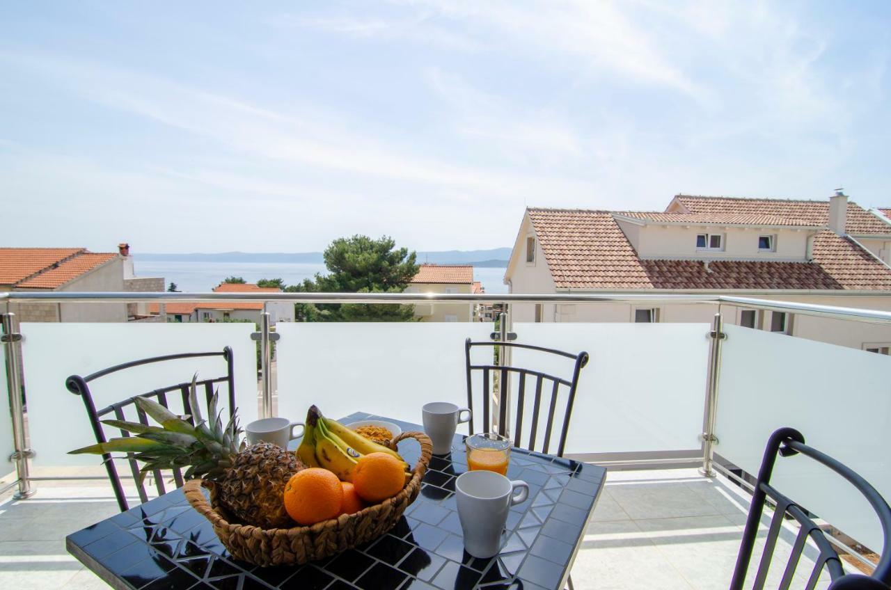 Apartments Sara Бол Екстериор снимка