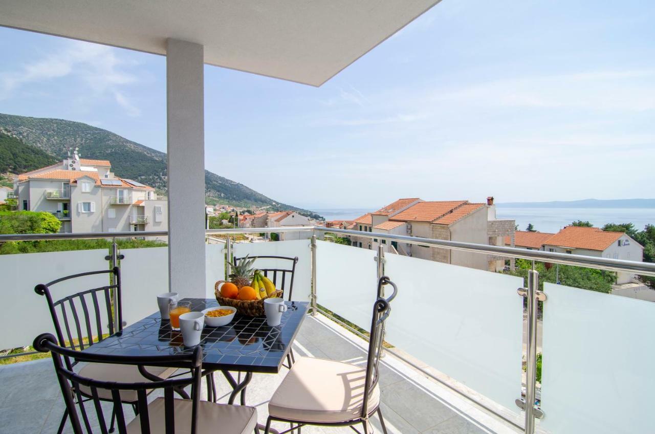 Apartments Sara Бол Екстериор снимка