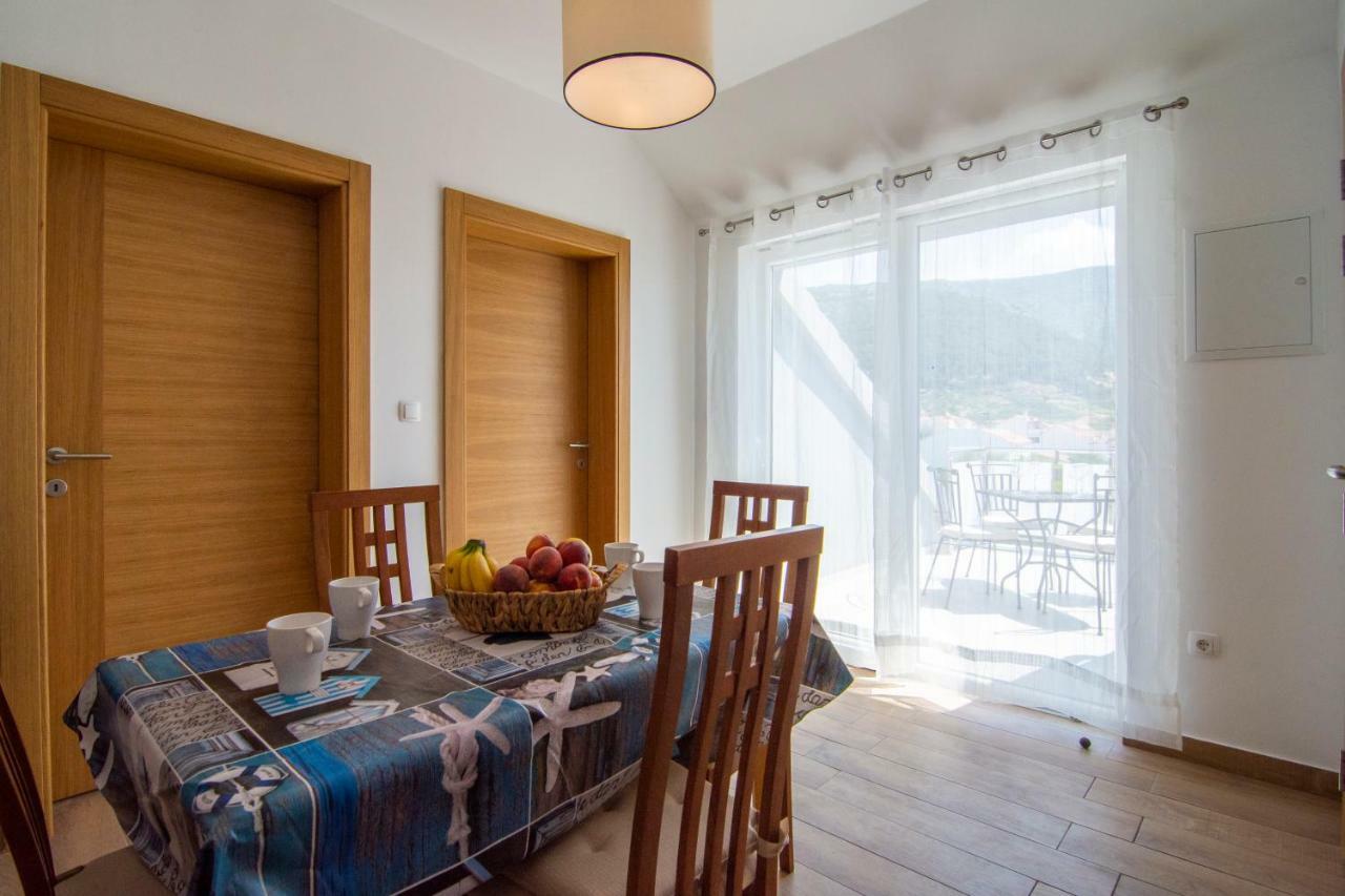 Apartments Sara Бол Екстериор снимка
